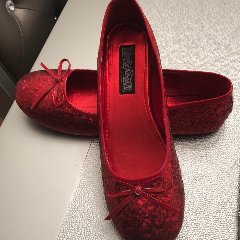 Red flat fashion shoes